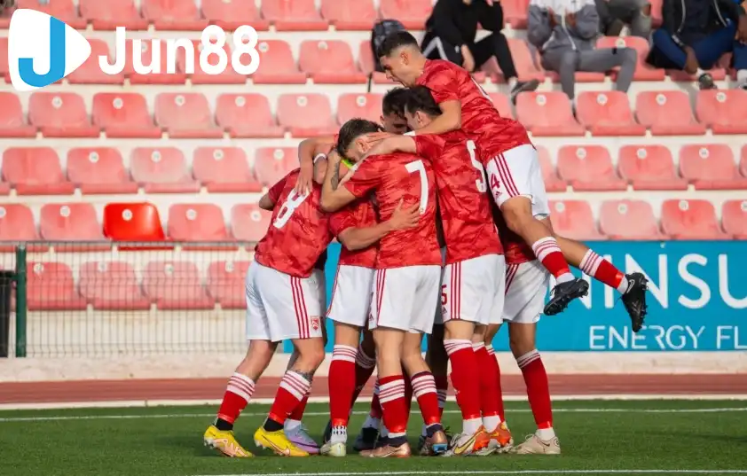 U21 Gibraltar thường xuyên để lộ khoảng trống lớn ngay trước vòng cấm U21 Gibraltar thường xuyên để lộ khoảng trống lớn ngay trước vòng cấm
