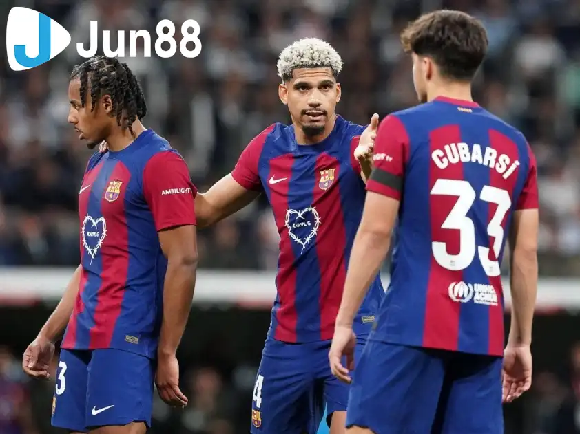 Hàng thủ đang là tử huyệt của Barca mùa này (Ảnh: La Liga)